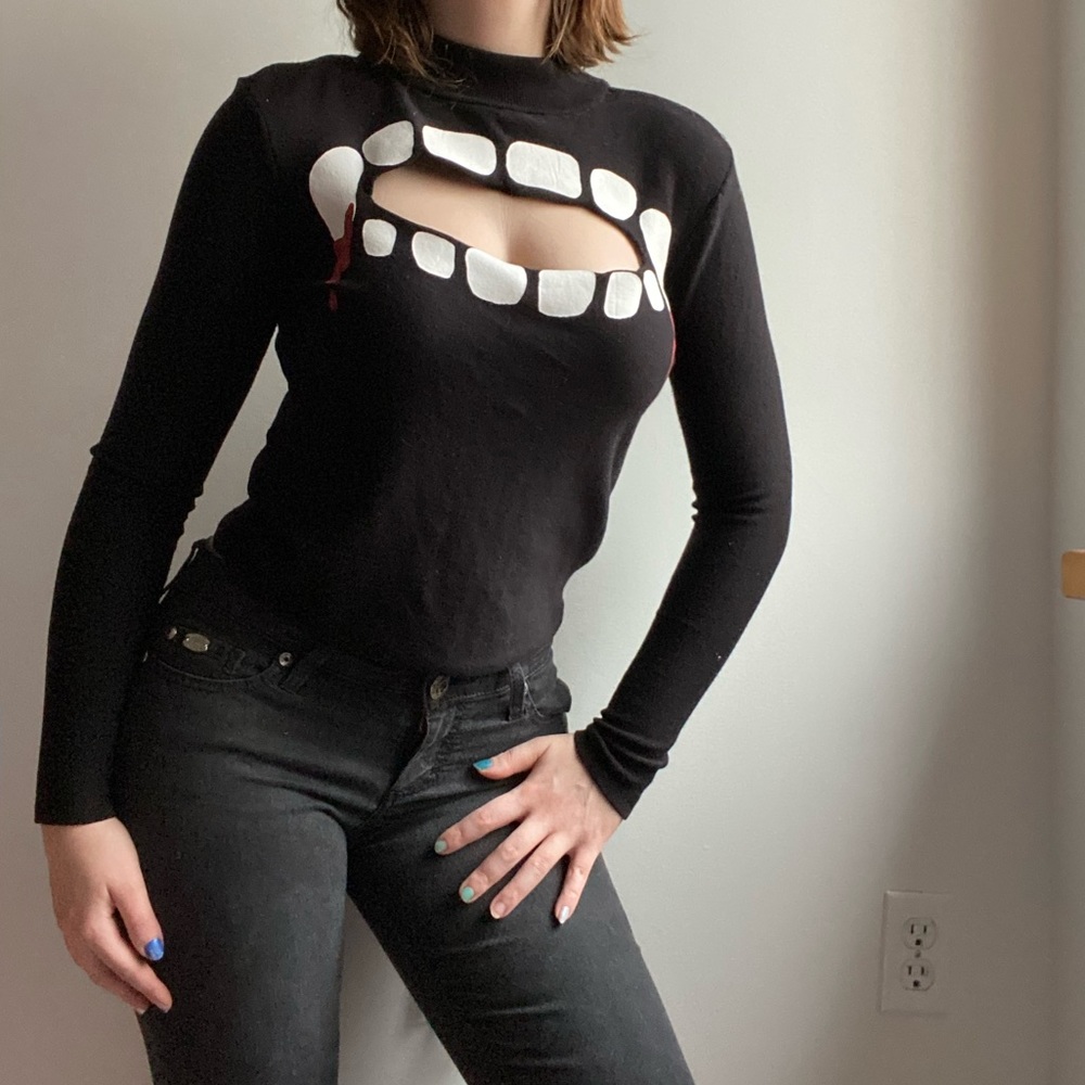 H&M DIVIDED VAMP MOCK NECK TOP